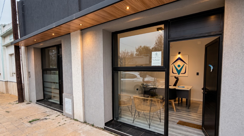 Oficina Inmobiliaria José Vicari — Fachada Exterior